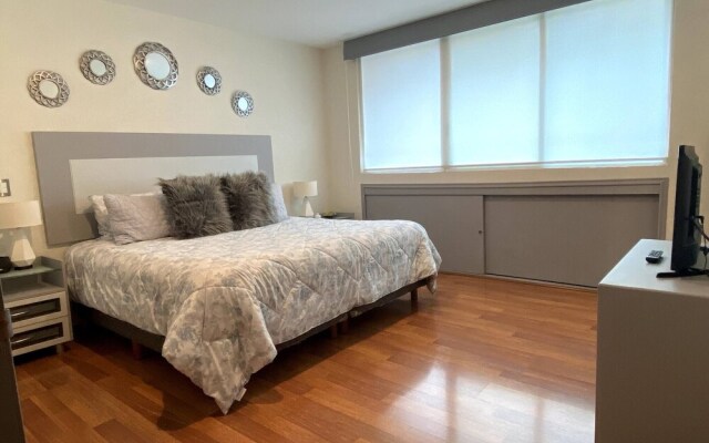 Large and Comfortable Apartment in Napoles Area Neighborhood