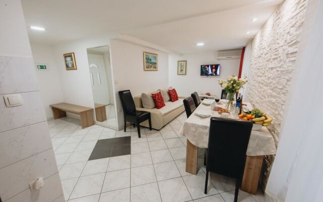 Apartment and Room Old Town