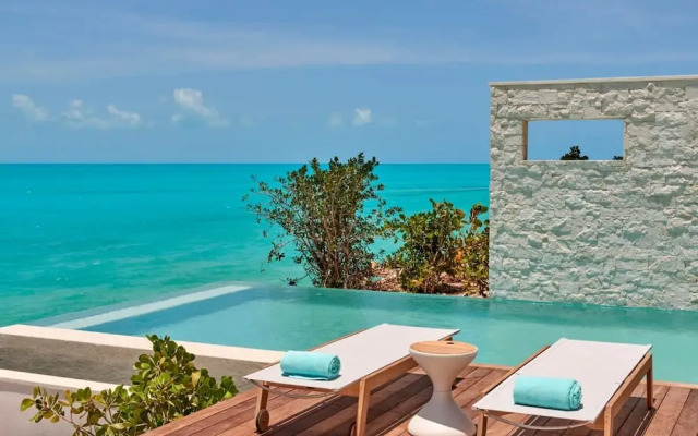 Oceanfront Luxury Villa Infinity Plunge Pools