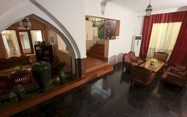 Raza Gyo Hotel
