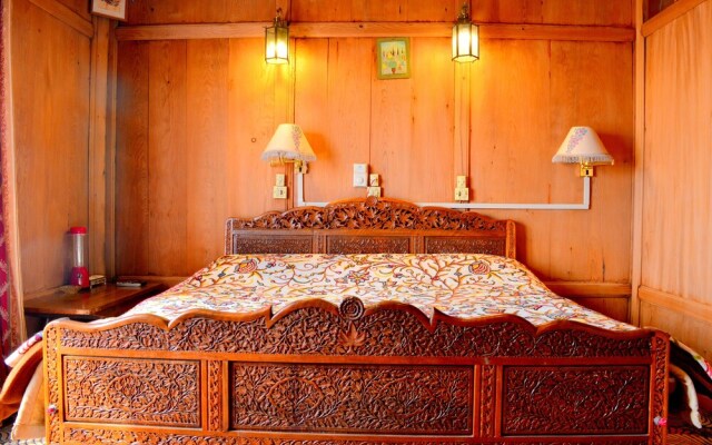 Houseboat New Golden Flower