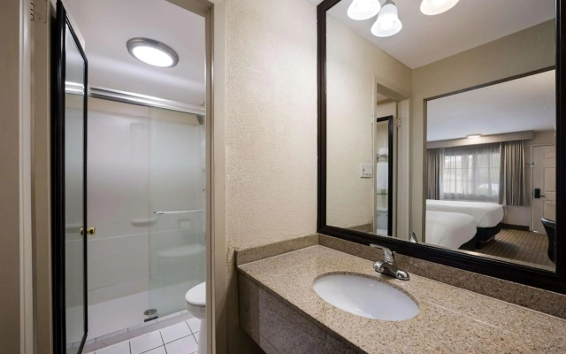 SureStay Plus by Best Western Woodbury Inn