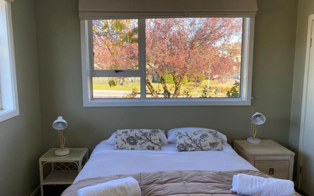 Amazing Aubrey, a short walk to Bremner Bay – Guest Rooms – Wanaka