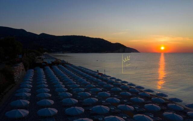 "saracena" Holiday Home With Private Beach and Swimming Pool