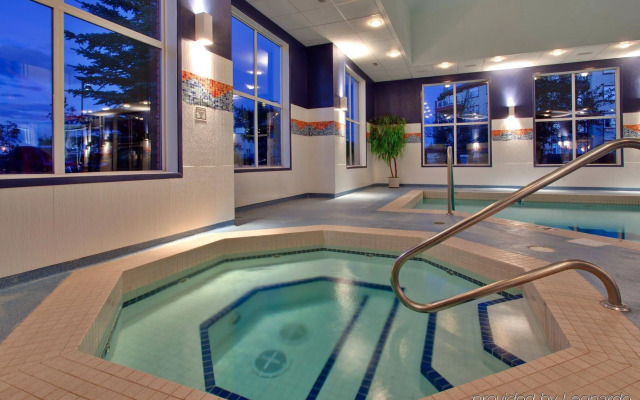 Holiday Inn Express Hotel & Suites Calgary S-Macleod Trail S by IHG