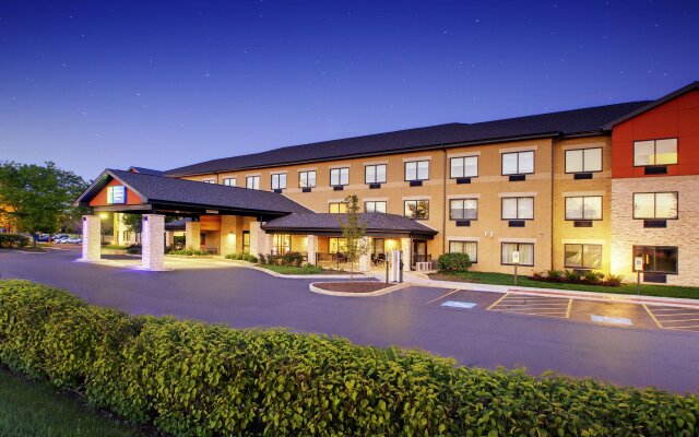 Holiday Inn Express & Suites Aurora - Naperville, an IHG Hotel