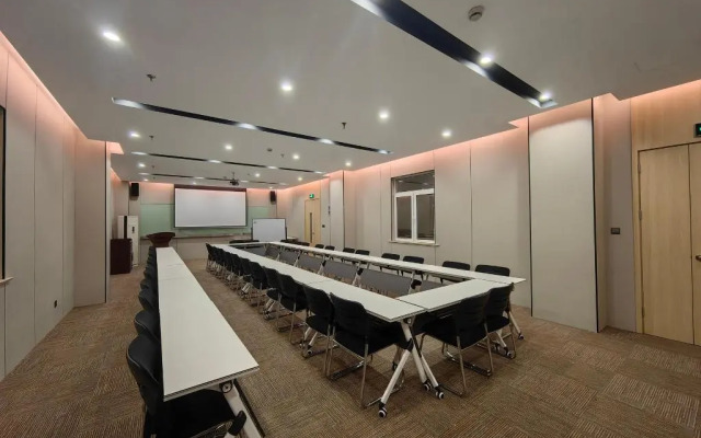 Home Inn Plus Shanghai Chifeng Road Metro Station