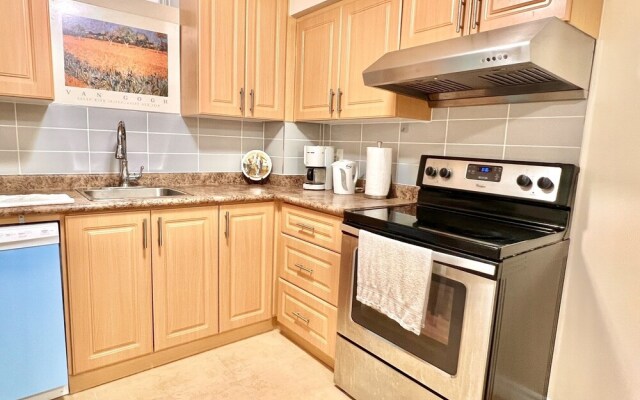 Cozy Home in Richmond Hill with Free Parking