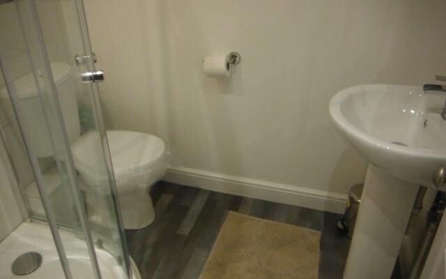 Select Serviced Accommodation - Canal Walk