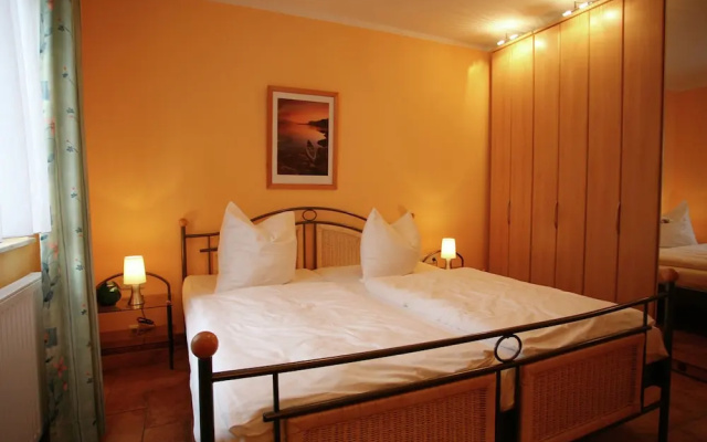 Spacious Apartment with Terrace in Dierhagen