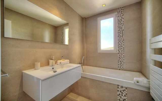 IMMOGROOM - Large Apartment - Parking - Air conditioning - Sea view - Wifi
