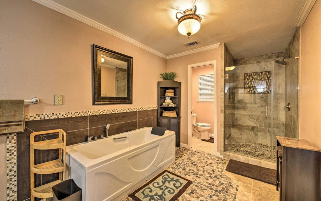 Spacious Conroe Home w/ Foosball & Pool Table!