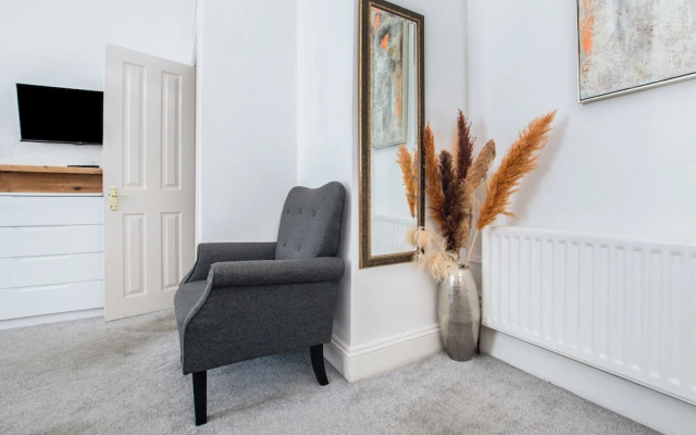 OYO The Lodge Bournemouth