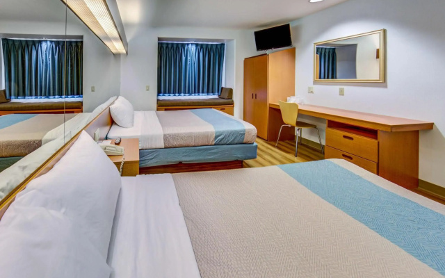 Motel 6 Sutherlin, OR