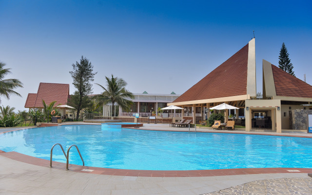 Sandy Beach Non Nuoc Resort