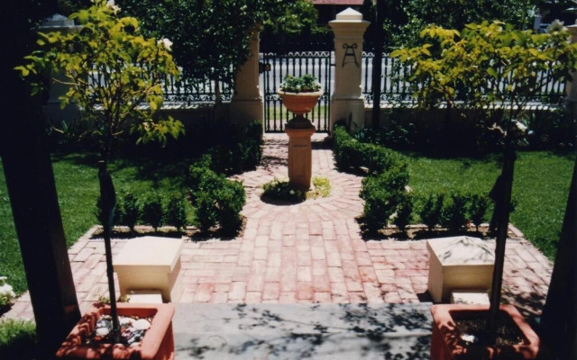 Water Bay Villa Bed and Breakfast