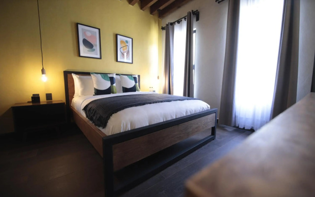 Antigua Trece Hotel Fusión