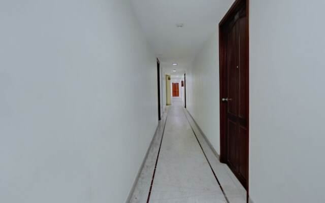 Oyo 44203 Sri Manis Residency