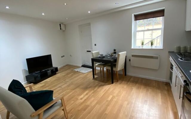 Modern 1 Bed Apartment