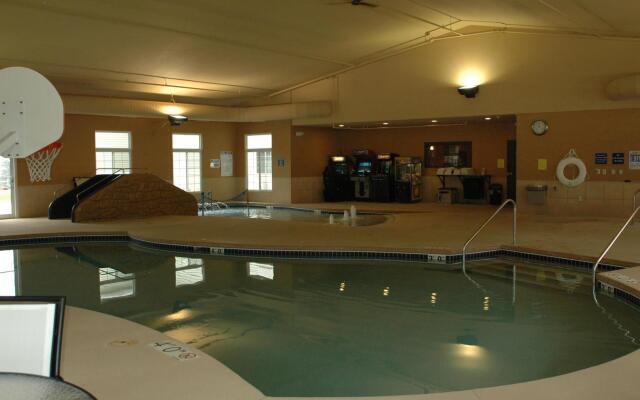 Crandon Inn and Suites