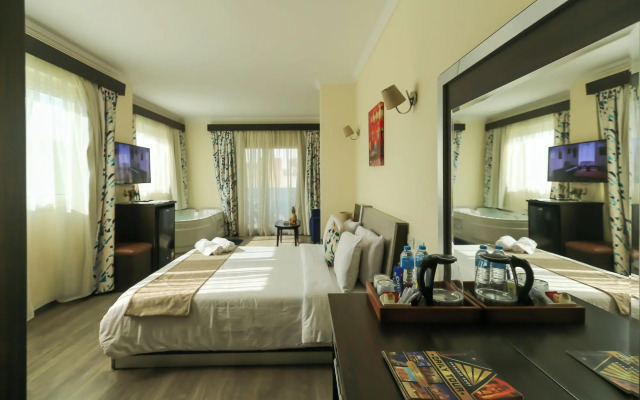 Pyramid Edge Hotel & Exclusive Pyramids View Rooftop