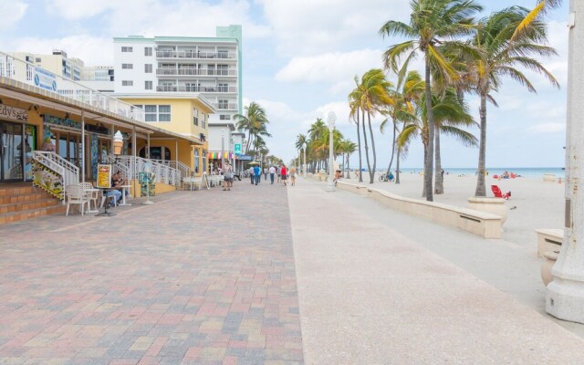 515 Studio Hollywood Beach