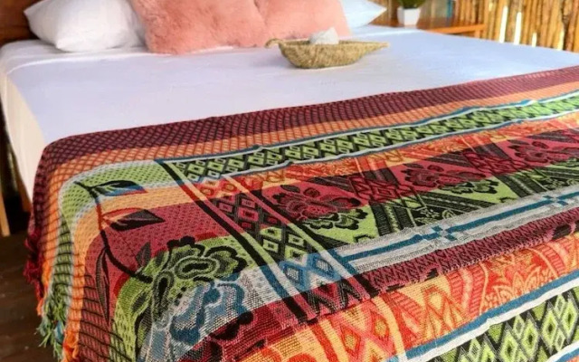 Hotel y Eco-Cabañas Azul María Bacalar