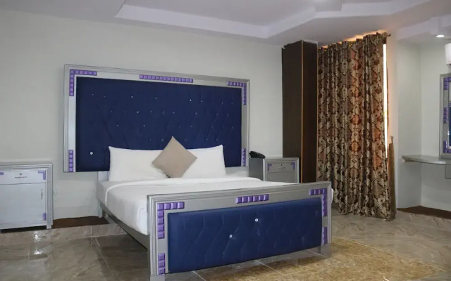 Royal Blue Hotel