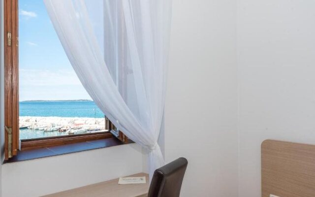 Marina Hotel - Restaurant