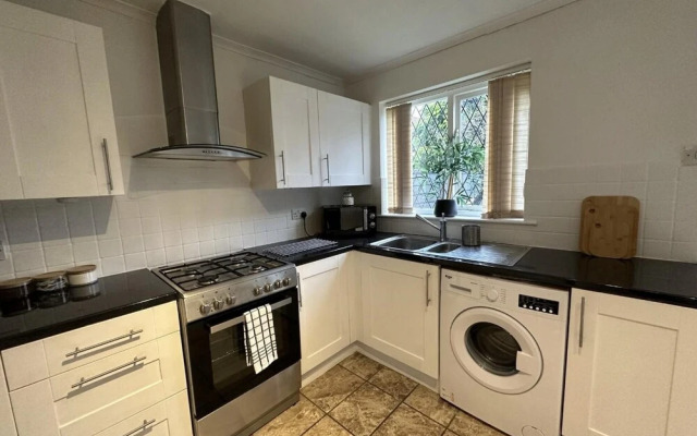 Impeccable 2 bed House Next to Old Trafford