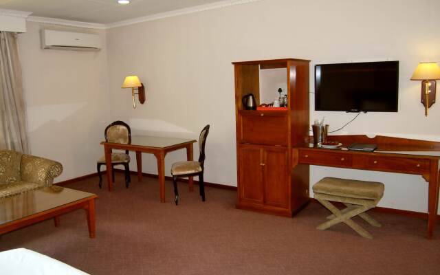 Safari Hotel & Convention Centre