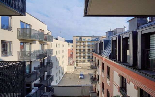 Stylish & Spacious Apartment by Renters