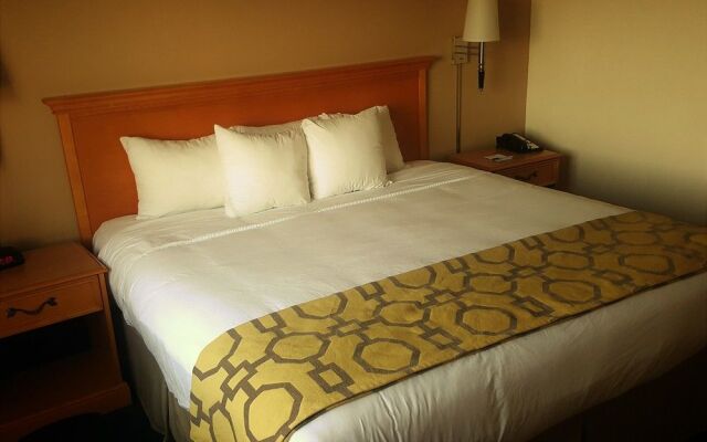 Baymont Inn & Suites Indianapolis Northeast