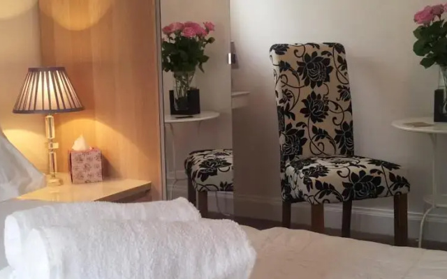 Maidens Guest House