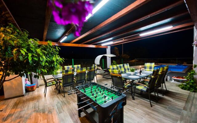 MARISKA - with swimming pool - A1(6+2)