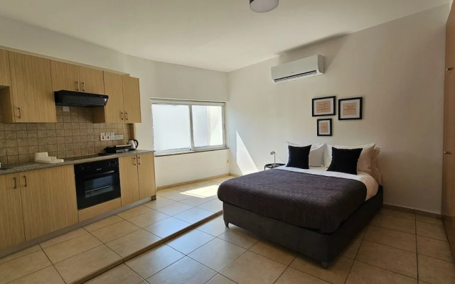 Phaedrus Living: Hoopoe Residencies 102