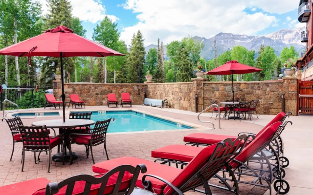 Bear Creek Lodge 207b Hotel Room by Alpine Lodging Telluride