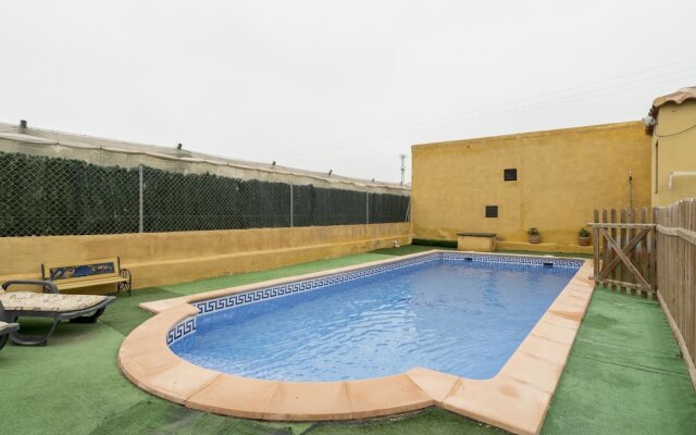 Modern Holiday Home in Garrobillo With Private Swimming Pool