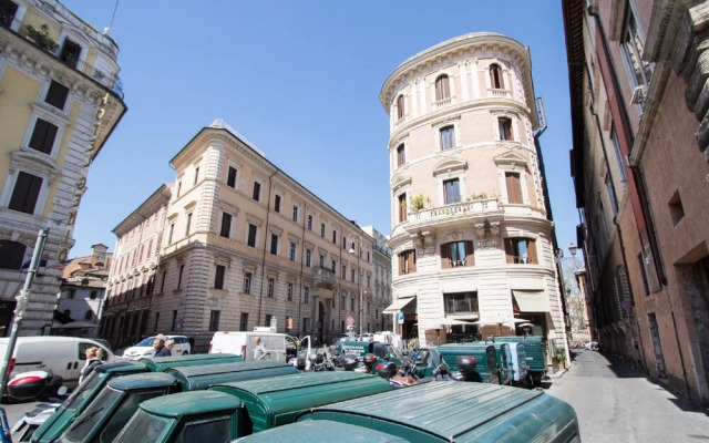 Sunny Apartment Navona Sq