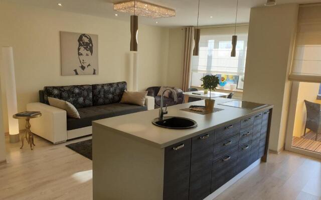 Samsara I: Peace begins with a smile