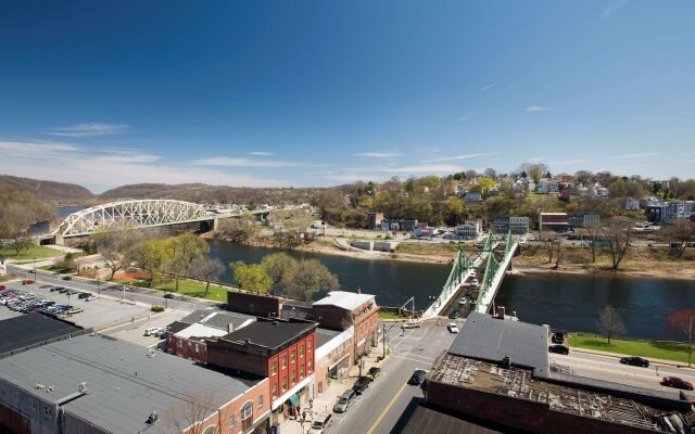 Grand Eastonian Hotel & Suites