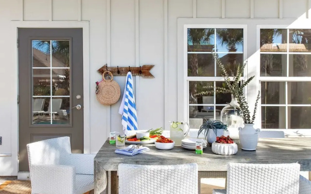 Sleeps 18! Private Pool, Hot Tub, Near Beach Miramar Dream House by Avantstay