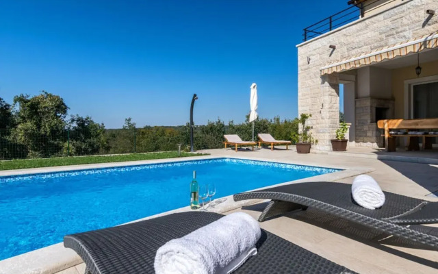 Patricia Comfortable Holiday Residence