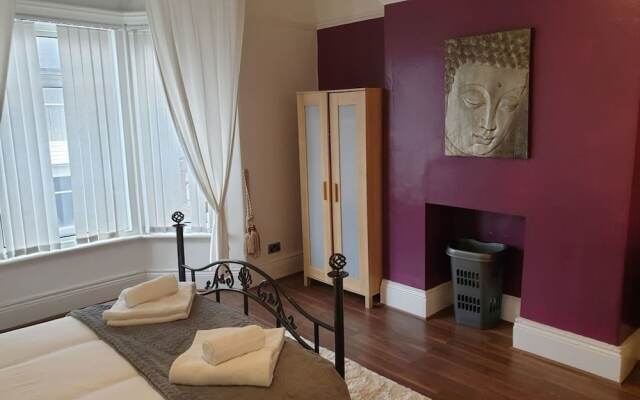 South Shield's Hidden Gem Garnet 3 Bedroom Apartme