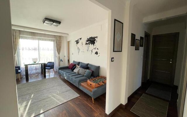 Charming AC 2-bedroom apartment Antibes city center family, couples friendly