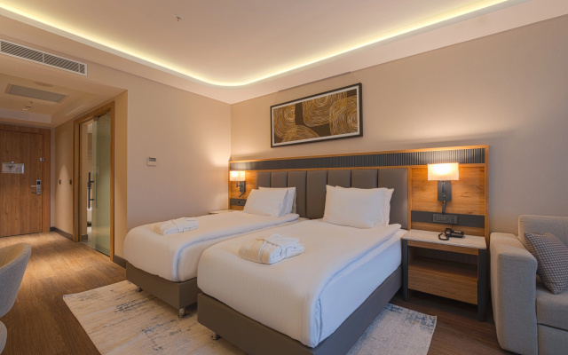 Azura World Hotel