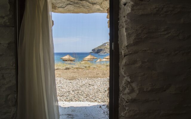 Spathi Beach Bar Restaurant & Suites