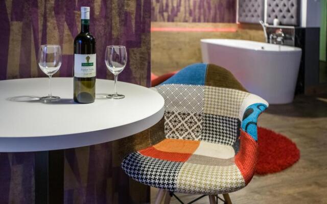 Yourplace Romantic Apartment with private patio