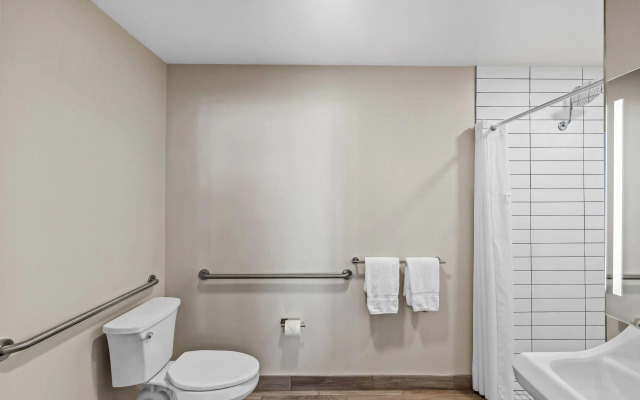 Travelodge by Wyndham Santa Rosa Wine Country