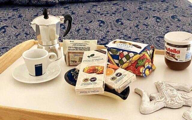 2-bed Island Retreat - Baroque Courtyard & Views